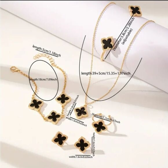 Black Clover Motifs Set of Bracelet Earrings Ring & Necklace - Picture 4 of 5